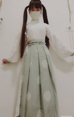 美女露出让男生揉图片