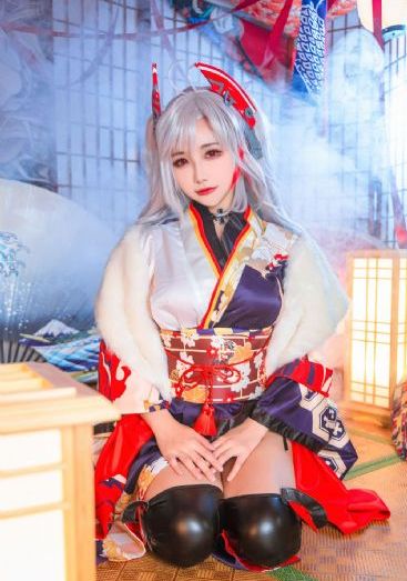 眼镜彼女